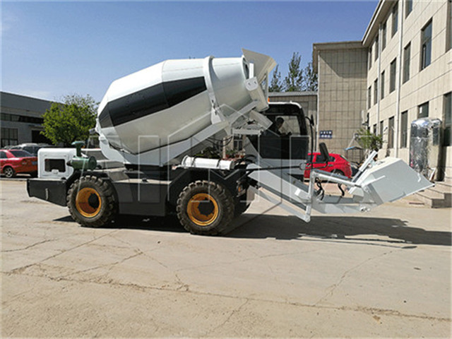 self loading concrete mixer China
