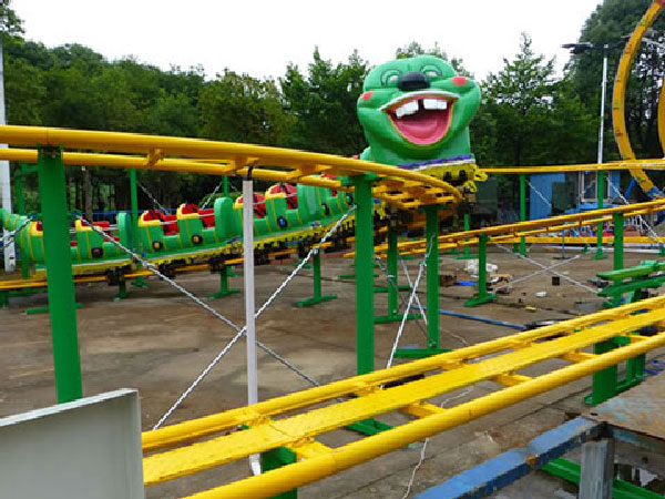 wacky worm roller coaster